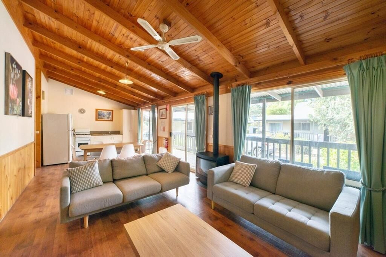Living area 4, Awonga Cottages, N. Grampians - Stawell