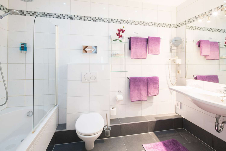 Bathroom 5, DORMERO Hotel Pirmasens, Pirmasens