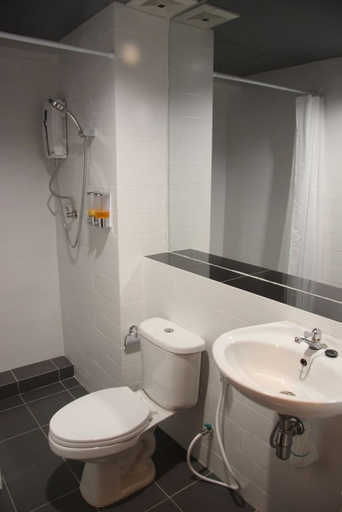 Bathroom 3, Taris Art Hotel Phrae, Muang Phrae