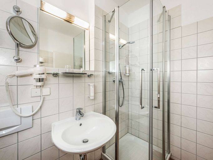 Bathroom 4, Ibis Styles Offenburg City, Ortenaukreis