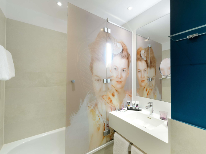 Bathroom 4, Mercure Berlin Wittenbergplatz, Berlin