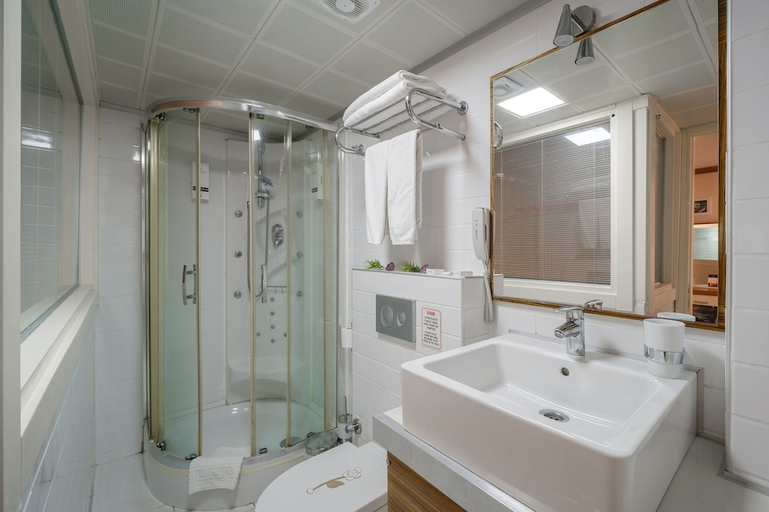 Bathroom 4, OGLAKCIOGLU PARK HOTEL, Konak