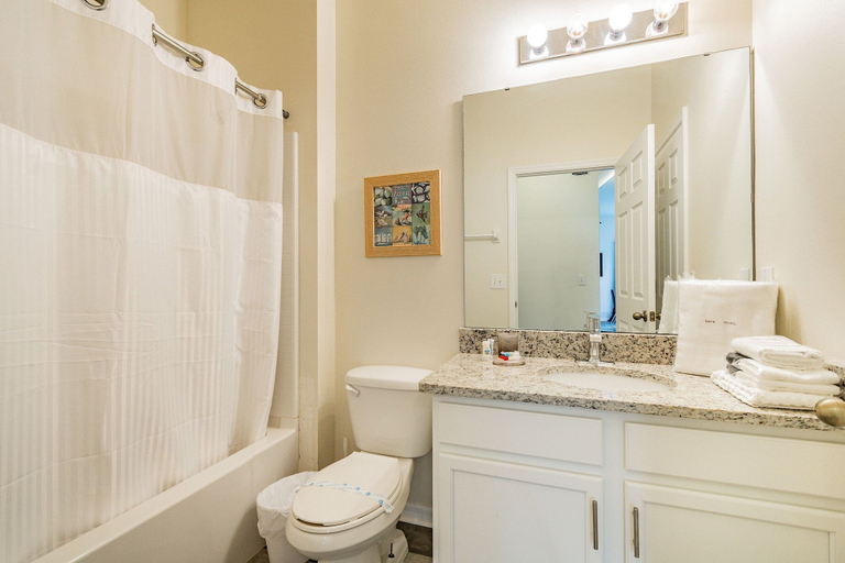 Bathroom 2, 4BR Townhome w/ Pool in Bella Vida Resort, Osceola