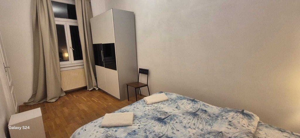Room 4, Comfortable 2BR Apt Near Vienna Center, Wien
