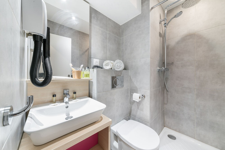 Bathroom 3, Club Belambra L Isle sur la Sorgue Mousquety, Vaucluse