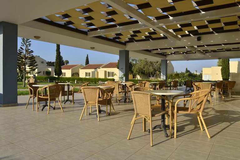 Food & Drinks 4, Makronisos Village