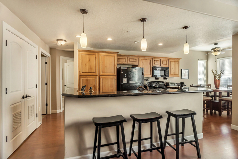 Private kitchen 2, Condo Near Convention Center Sleeps 9, Salt Lake