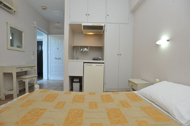 Bedroom 2, Annaliza Apartments, Ionian Islands