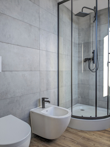 Bathroom 2, bardolino center apartments, Verona