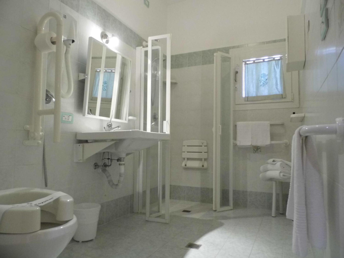Bathroom 4, Hotel Residence Le Nereidi, Olbia-Tempio