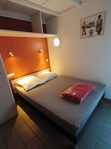 Bedroom, bungalow, Landes