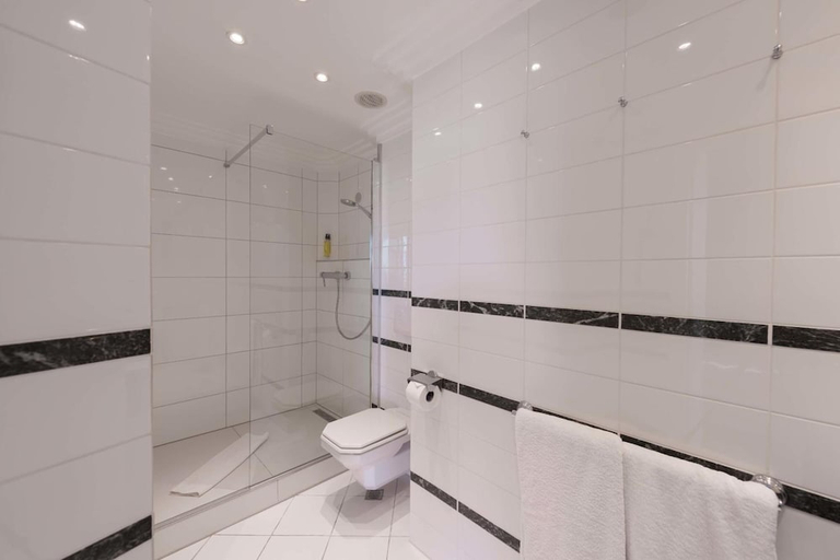 Bathroom 4, Hotel Parc Belair, Luxembourg