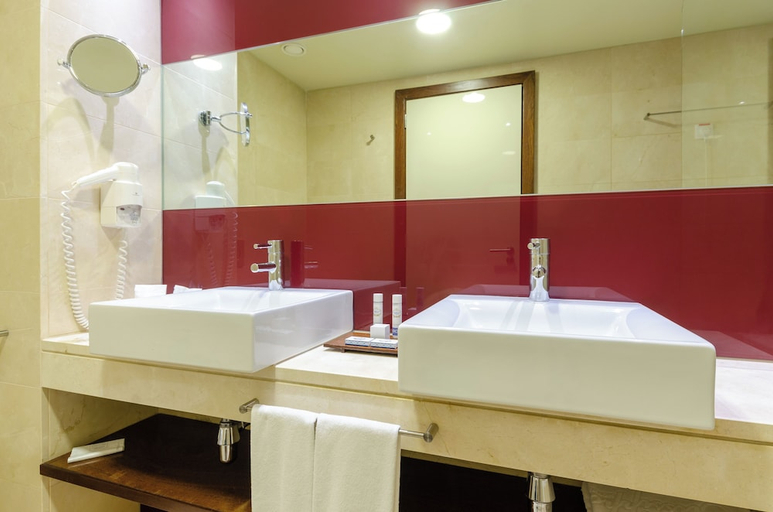 Bathroom 3, OLISSIPPO ORIENTE, Lisbon