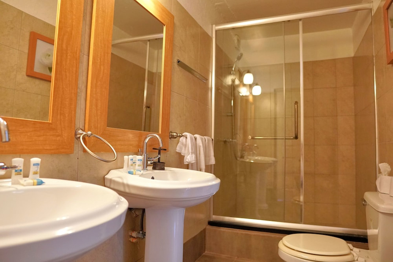 Bathroom 4, Marigot Beach Club and Dive Resort