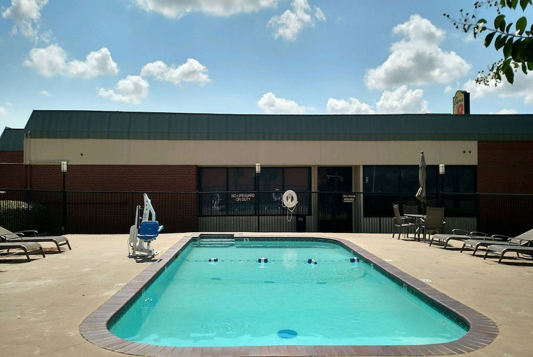 Sport & Beauty, Super 8 by Wyndham Atoka, Atoka