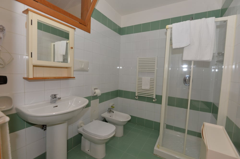 Bathroom 4, Miramare Residence, Napoli