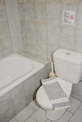 Bathroom 3, Anamar Patmos, South Aegean