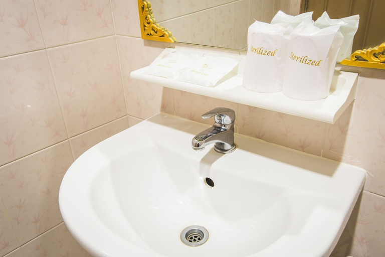 Bathroom 4, New Suanmali Hotel, Pom Pram Sattru