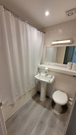 Bathroom 4, Heathlands Hotel, Bournemouth