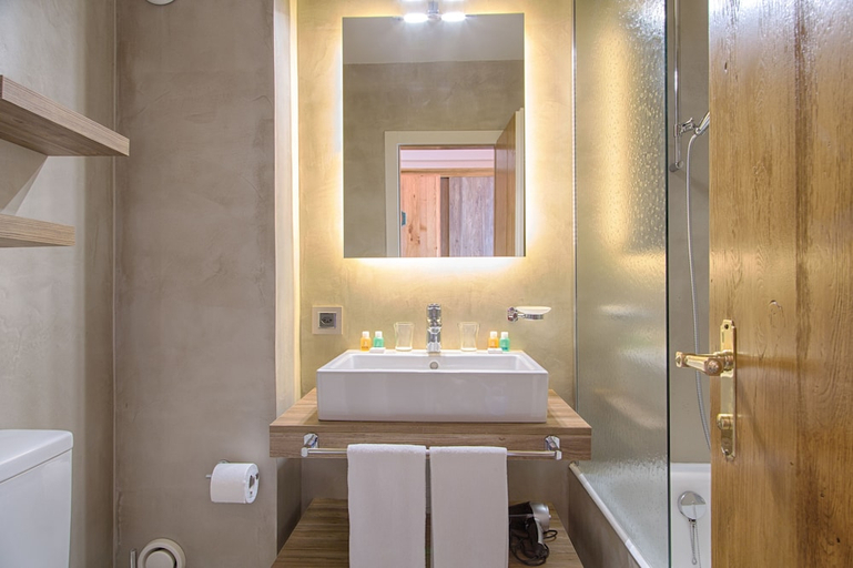 Bathroom, Le Mont Paisible, Sierre