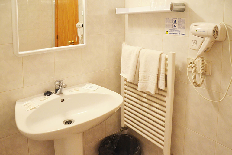 Bathroom 2, Vibra Vila Hotel, Baleares