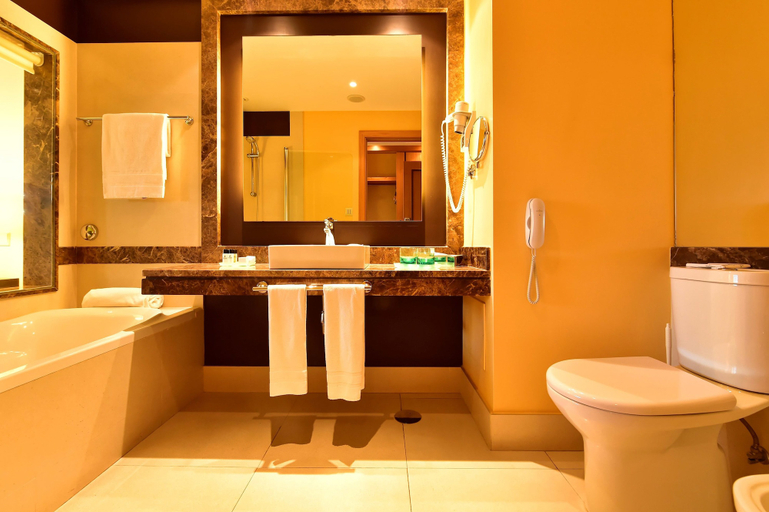 Bathroom 4, Pestana Promenade Ocean Resort Hotel, Funchal