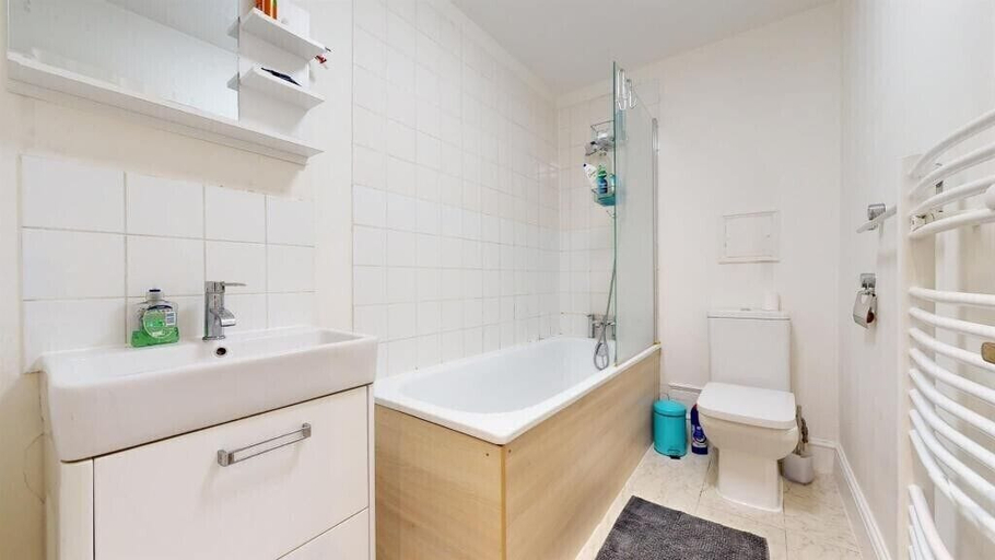 Bathroom, Philbeach Gardens Flat, London