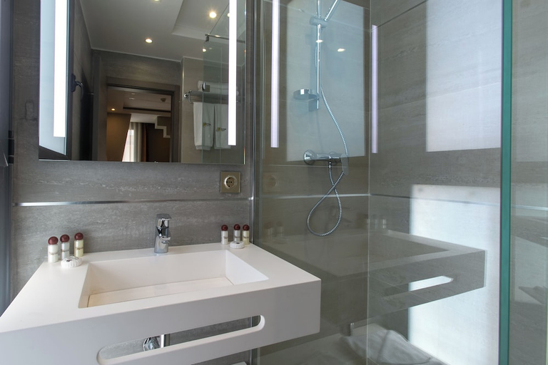 Bathroom 3, hôtel Madaure, Cheraga