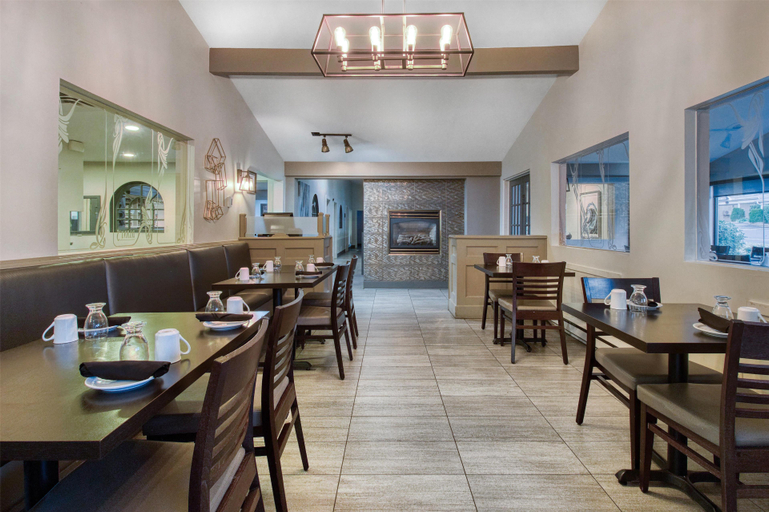 Food & Drinks 5, Dannys Hotel Suites SureStay Collection by BW, Gloucester