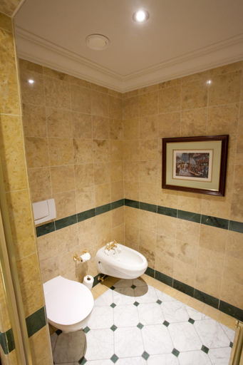 Bathroom 3, Peermont Walmont at Graceland, Gert Sibande