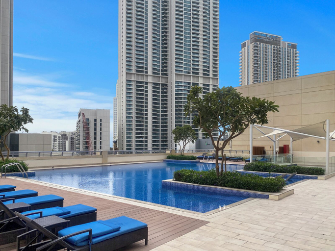 Pool, Elegant 1BR with Panoramic Views, Dubai