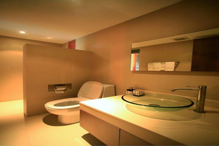 Bathroom 3, Silom One, Bang Rak