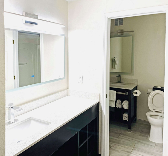 Bathroom 4, Clarion Hotel Conference Center Maggie Valley, Haywood