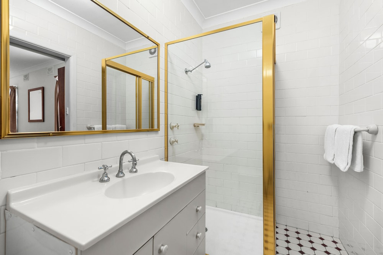 Bathroom 2, The Metropole Katoomba, Blue Mountains