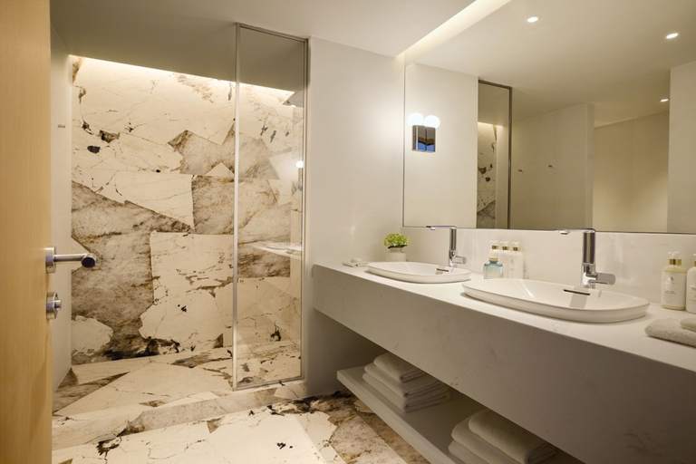 Bathroom 5, The Roc Club, A Hotel to Live®, Attica