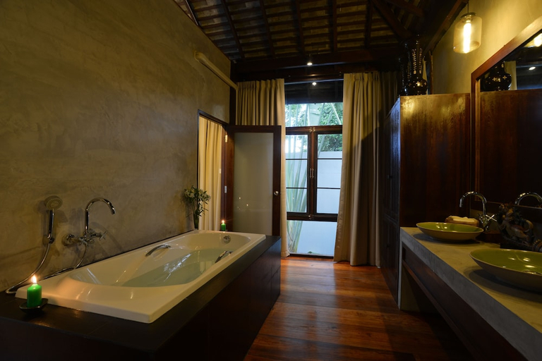 Bathroom 4, The Quarter Hotel, Pai