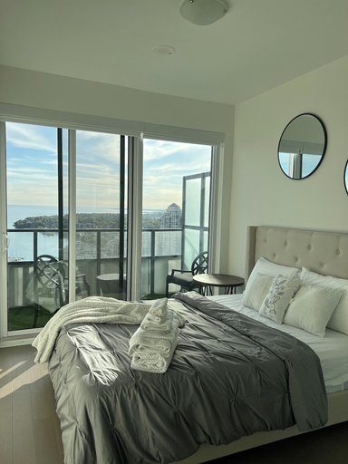 Room 4, Upscale Cityscape Toronto, Toronto