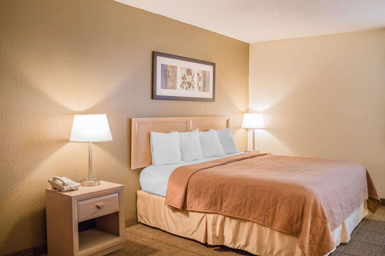 Bedroom 3, Quality Inn Port Clinton Waterfront, Ottawa
