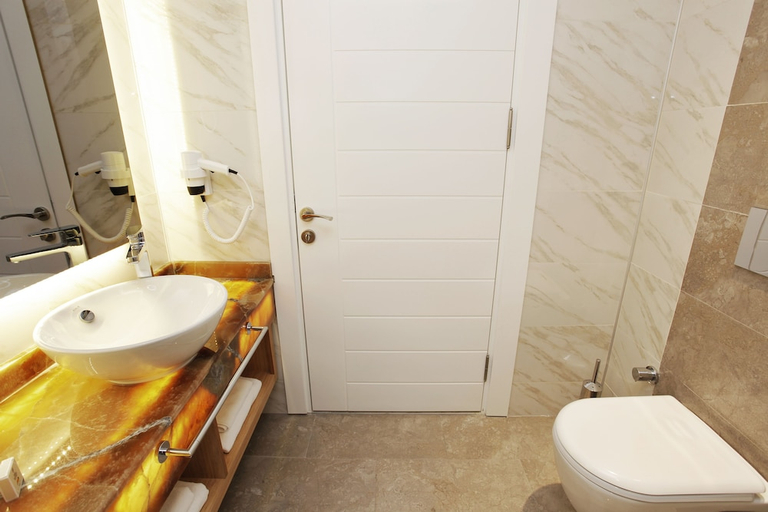 Bathroom 5, Kleopatra Suit Hotel, Alanya
