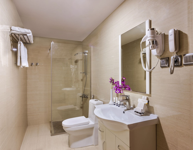 Bathroom 5, Naviti Warwick Al Khobar Hotel, Al Khobar