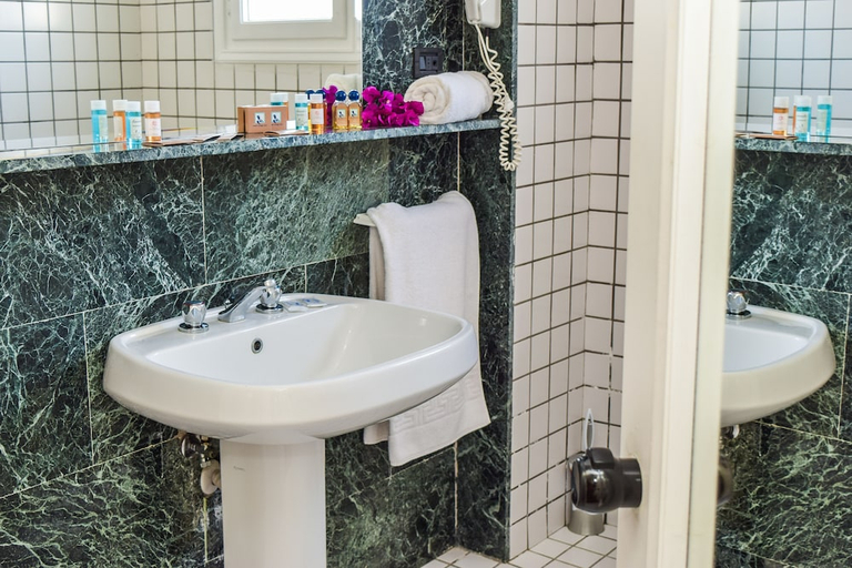 Bathroom, Keri Village & Spa by Zante Plaza, Ionian Islands