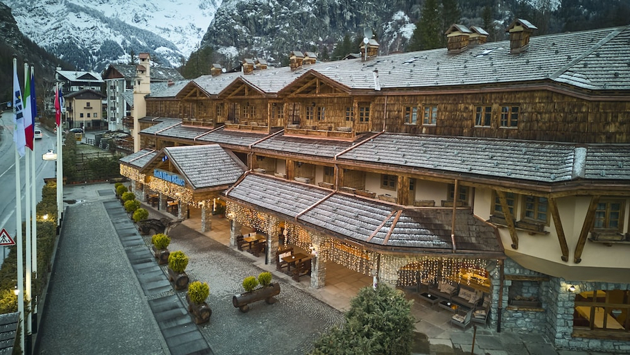 Exterior & Views 2, IH Hotels Courmayeur Mont Blanc Resort, Aosta