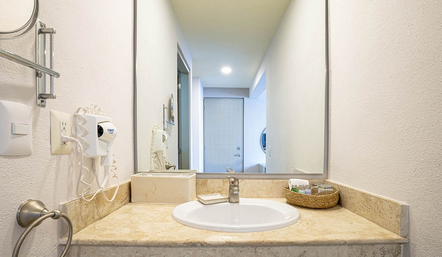 Bathroom 4, Ixchel Beach Hotel, Isla Mujeres