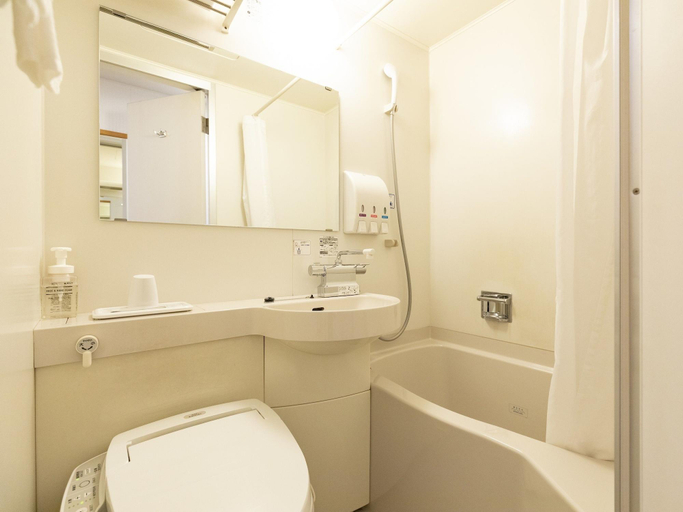 Bathroom 3, Nishitetsu Inn Kurosaki, Kitakyūshū