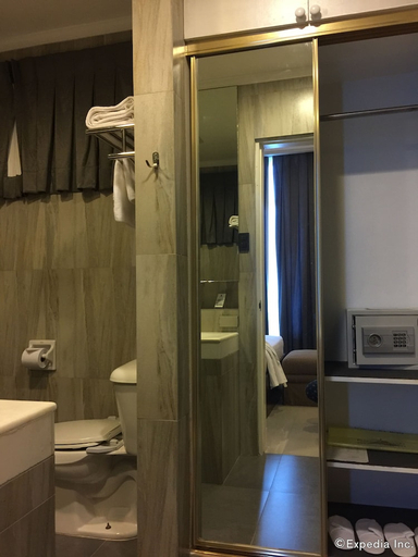 Bathroom 3, The MetroCentre Hotel, Tagbilaran City