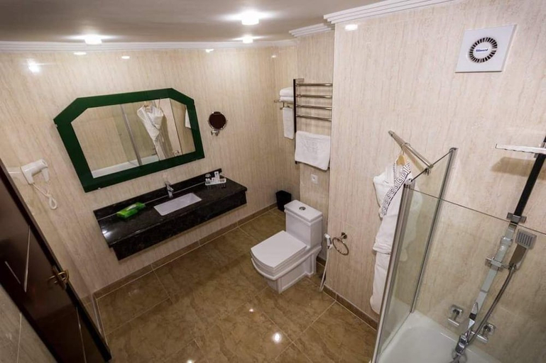 Bathroom 4, Soltane, Kouba