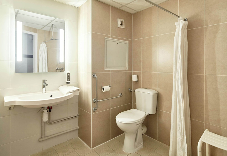 Bathroom 4, B&B HOTEL Evry Lisses 2, Essonne