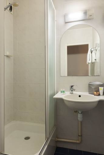 Bathroom 4, B&B HOTEL Colmar Lumiere, Haut-Rhin