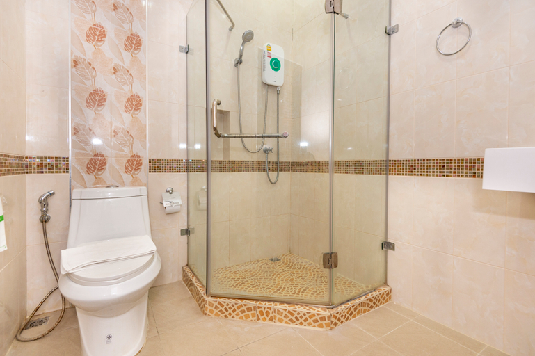 Bathroom, RedDoorz Plus Baan Noppadol Hua Hin Resort, Hua Hin