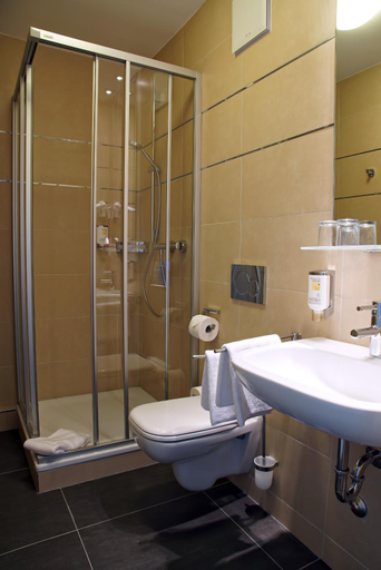 Bathroom 5, Milbor Hotel, Main-Taunus-Kreis